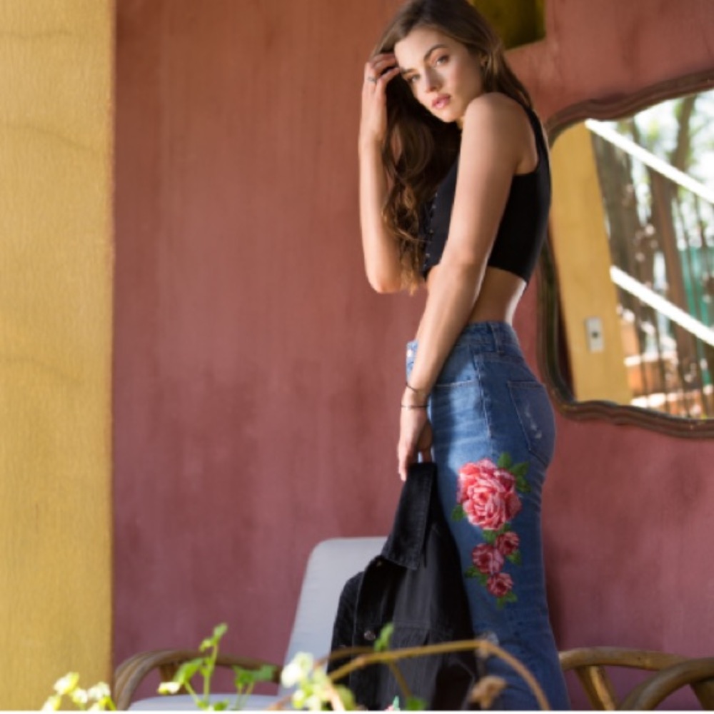 2xHOST PICK✨Distressed jeans jacket w/ embroidery✨ - Picture 2 of 7